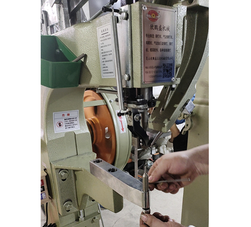 機(jī)械式鉚釘機(jī)